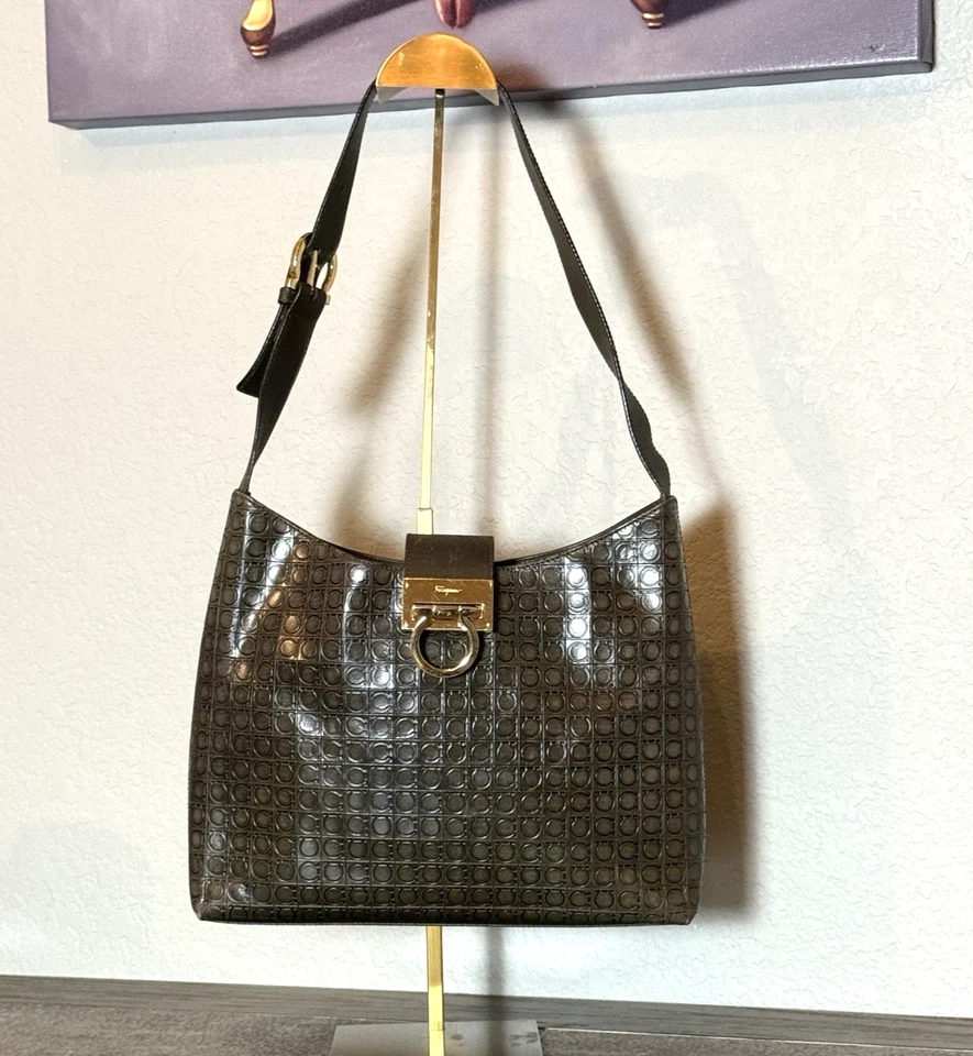 Bolso de Mano SALVATORE FERRAGAMO Logo Gancini Cuero Repujado Marrón Grande Raro Foto 4 de 4