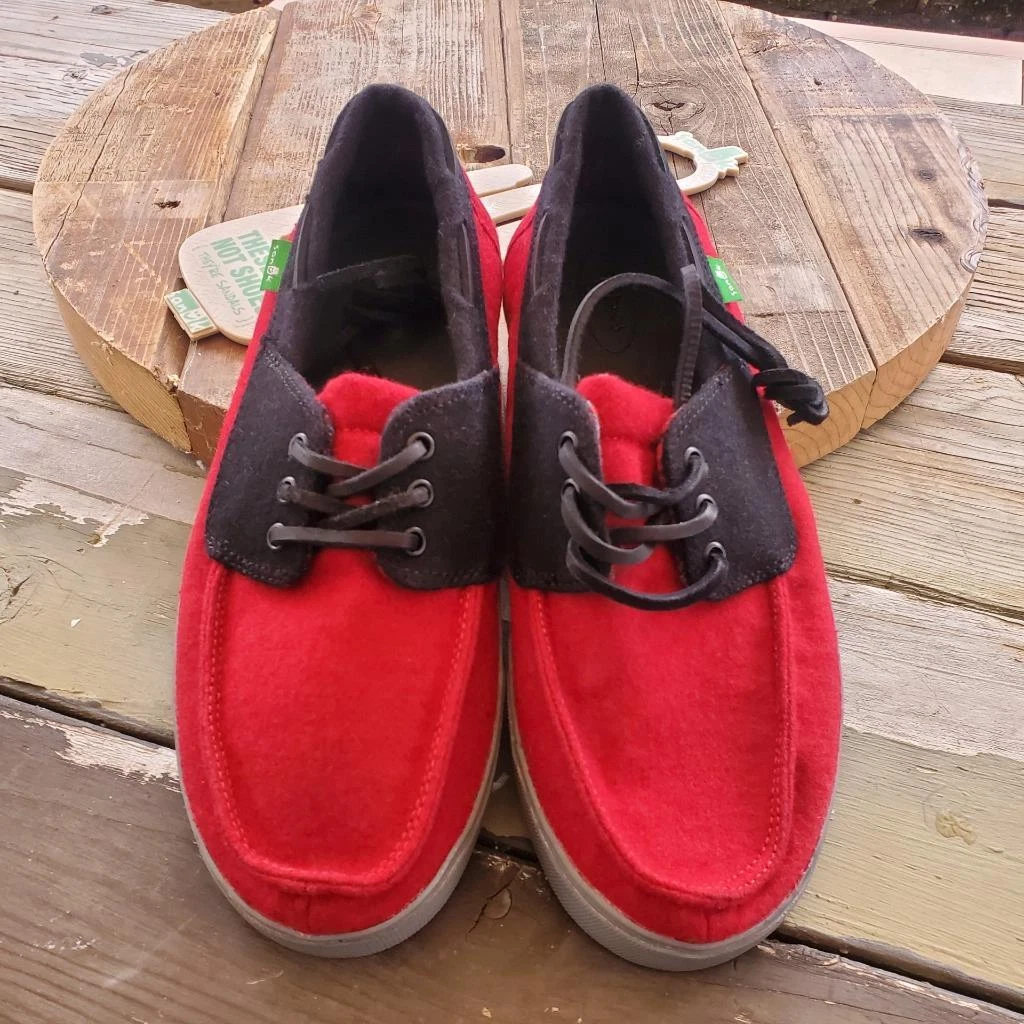 Red sanuks discount