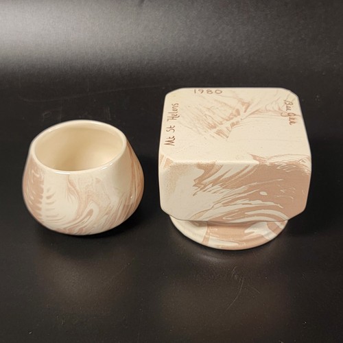 VTG 1980 Mt St Helens Ash Ware Jar With Dome Lid Bee Gee Volcanoware 4 Inch - Picture 6 of 8