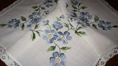 Schöne Mitteldecke-Handarbeit-Stickerei-Blumenranken-Spitze-Tischdecke - Bild 1 von 4