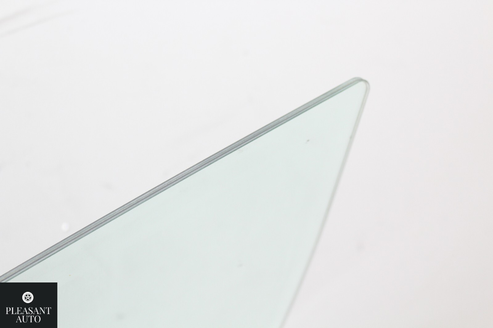 04-13 Maserati Quattroporte M139  Front Left Side Door Window Glass OEM 