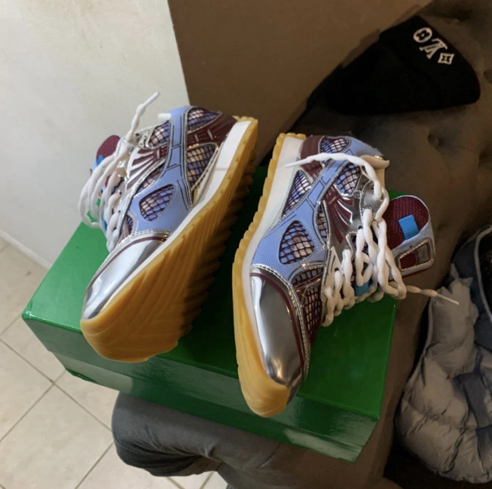 Bottega Veneta Orbit Eu 41/US 8 - Image 2 of 3