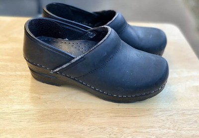 dansko clogs size 5