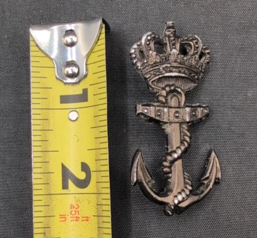 Post WW2/II Netherlands military subdued black crown and anchor cap insignia
