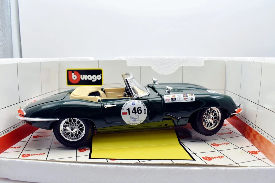 Modellino auto scala 1:18 Jaguar E Cabriolet Burago diecast modellismo statico n - Immagine 2 di 4