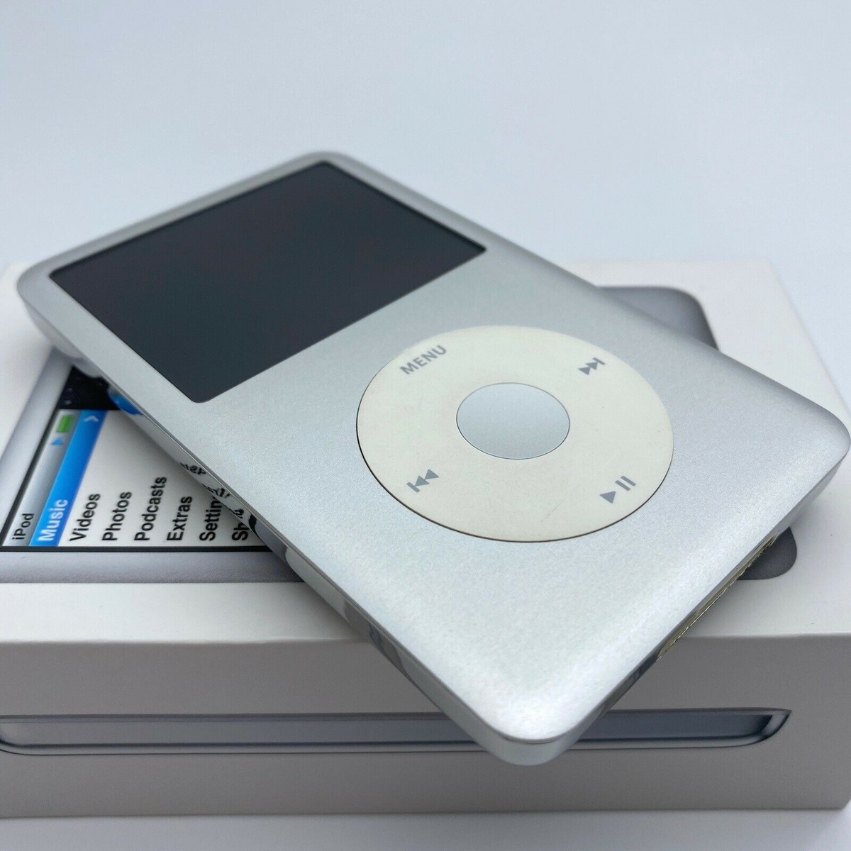 iPod Classic シルバー イヤフォン付き NEW Apple iPod Classic 7th Generation Silver (1TB) Mp3 SEALED