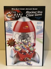 rocket ship claw machine