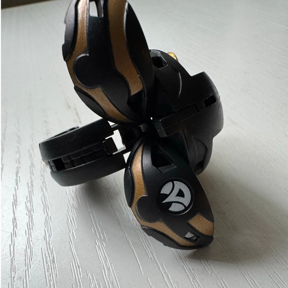 Bakugan Dragonoid 660G BakuBronce Dorado Negro Pyrus Battle Brawlers Spin Master Foto 2 de 3