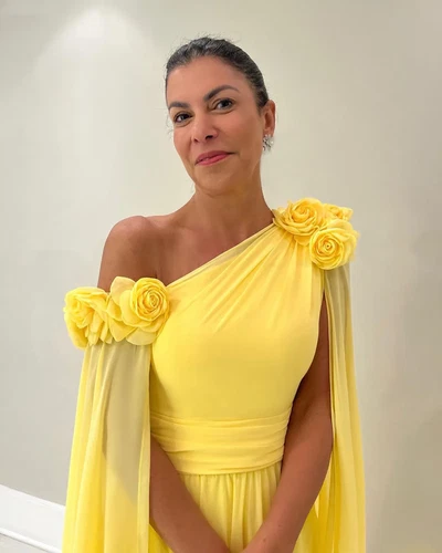 Vestidos de Madre de la Novia de Gasa con Capa Flores 3D Fuera del Hombro - Imagen 5 de 13