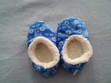 Snoozies Unisex Slippers Size 3-6 Months