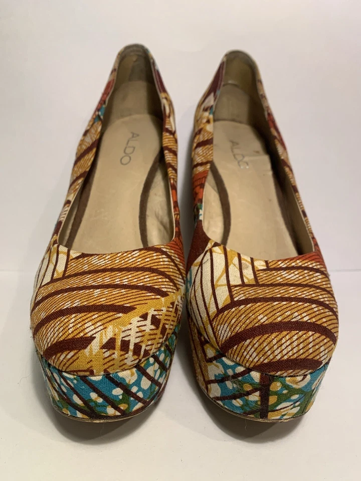 ALDO Forwood Estampado Tribal Africano Mujer Multi Punta Abierta Cuña Alto 4” Tacones 6 Foto 3 de 4