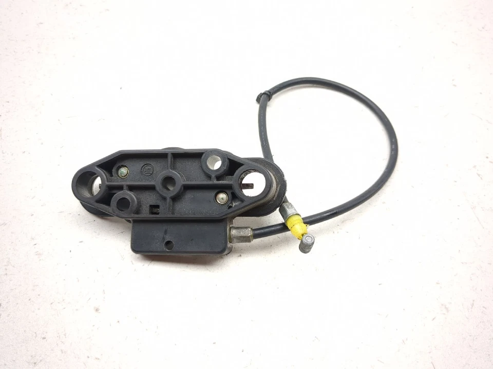 01-03 Cable de bloqueo de pestillo de asiento Suzuki GSXR 600 750 Foto 3 de 4