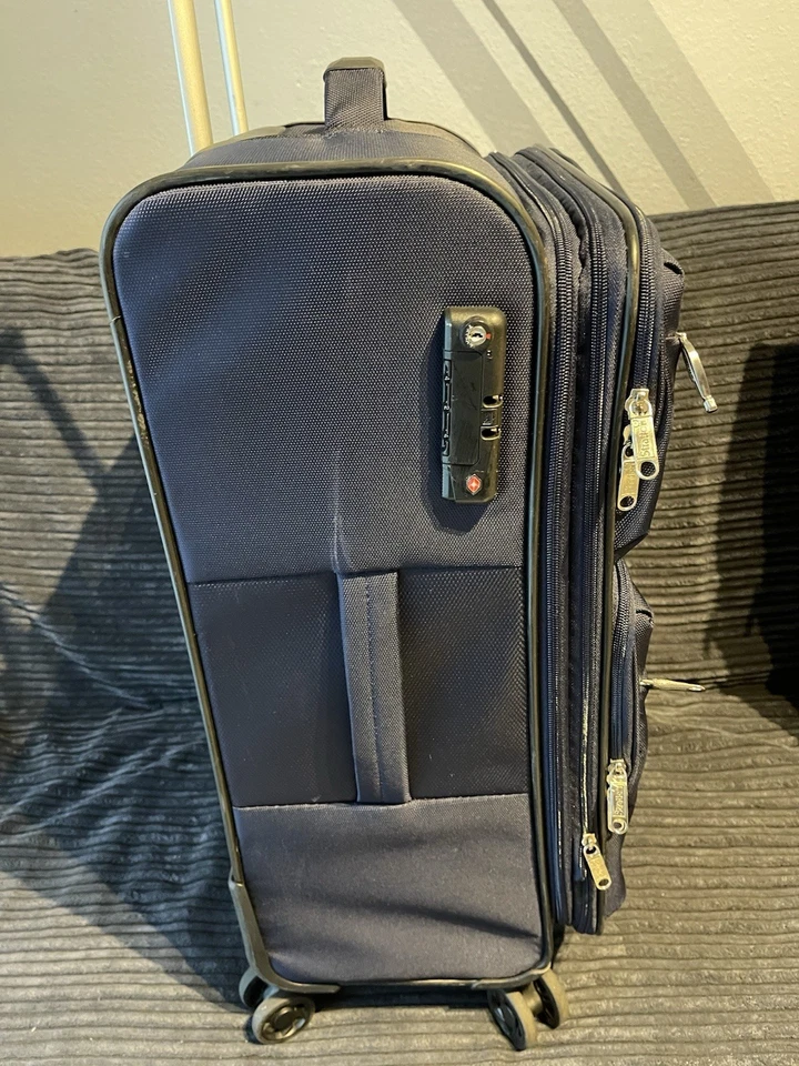 Koffer Stratic light mit 4 Rollen in blau / Größe M/ Top Zustand/ 2,9 KG - Bild 2 von 4