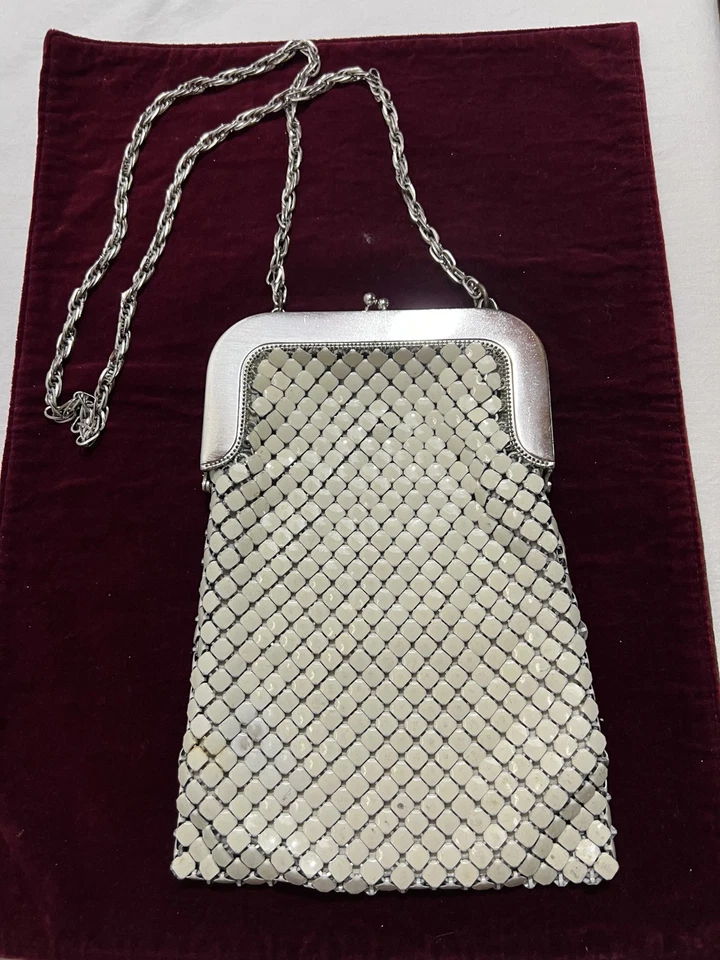 VTG Whiting & Davis White Mesh Purse Shoulder Bag Silver Frame & Chain Kiss Lock - Image 4 of 4