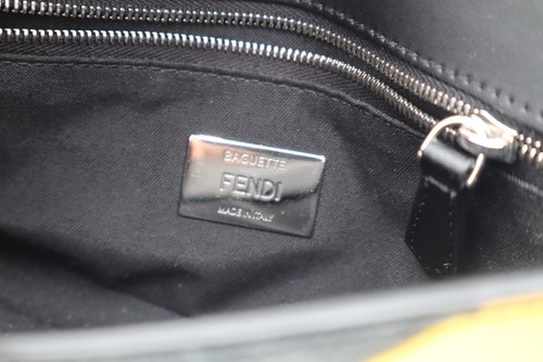 Fendi Zucca Baguette Mini Phone Case - Foto 9 di 9