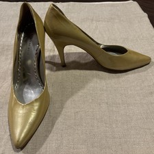 Womens Gianni Bini Icicle Scalloped Pointed Toe Pumps - Gold, Size 9