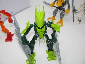 Bionicle Stars  (7116, 7117, 7135, 7137, 7138) SOME INCOMPLETE missing weapons