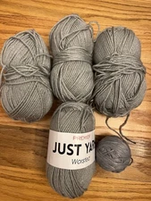 PREMIER JUST YAN Worsted Lot #1116-82