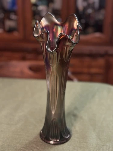 FENTON AMETHYST "FINE RIB" 11”CARNIVAL GLASS VASE
