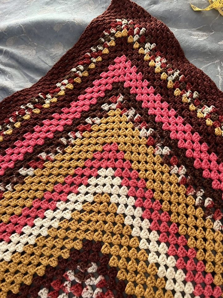 Manta hecha a mano de ganchillo borgoña afgana Cottagecore 47x47 pulgadas Foto 4 de 4