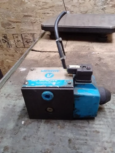VICKERS DG4S4-012A-U-B-60 DIRECTIONAL VALVE