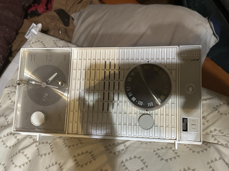 Vintage Zenith Retro Clock Radio White Model Z374W Works Cool!!!!