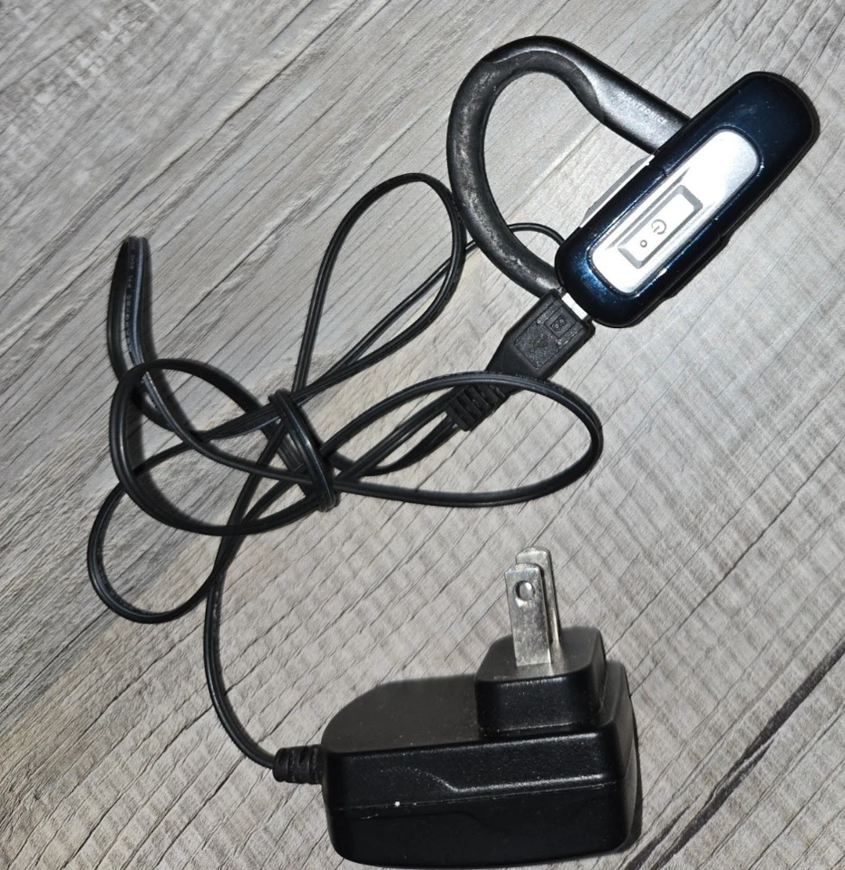 Plantronics 220 Bluetooth Blue Headset and USB cable Voice Activated Dialing - Image 2 of 2