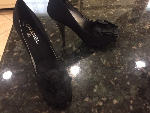 NWOB CHANEL WOMANS BLACK HIGH HEELED COURT SHOE SIZE 41 SILVER TEXTURED HEEL - Picture 10 of 12