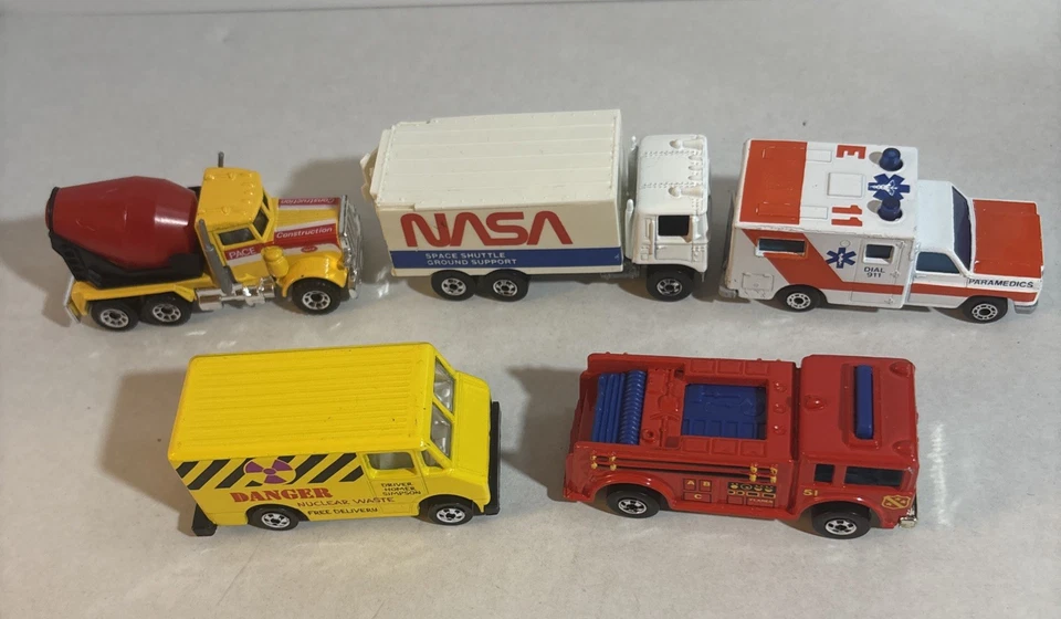 Car Lot 16 Lot Diecast Cars Jeep, Construction, Emergency Etc. + Walmart Is Pez - Image 2 of 4