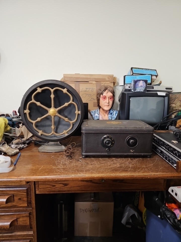 Atwater Kent 1928 Breadbox Model 42 Tube Radio with AK Model E