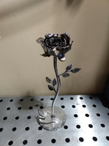 10 Piece DIY Weld Together Metal Rose Kit - Picture 4 of 6