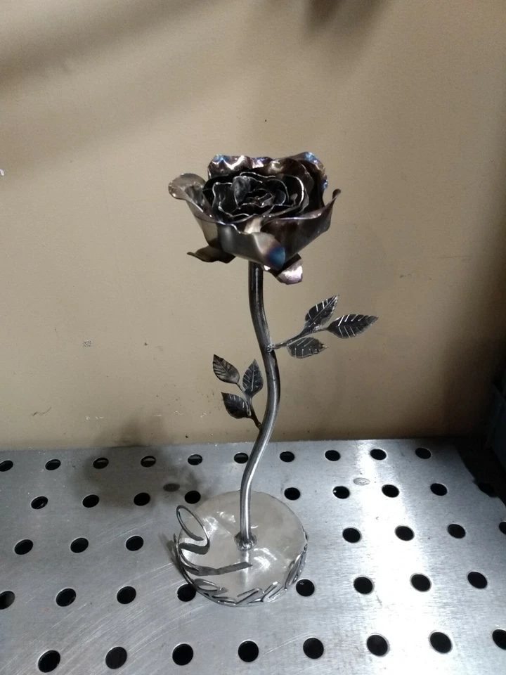 10 Piece DIY Weld Together Metal Rose Kit - Image 4 of 4