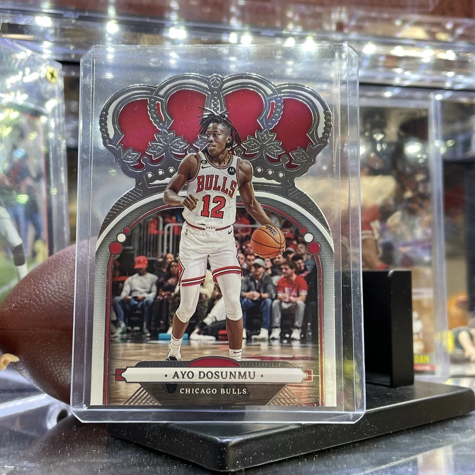 2022-23 PANINI CROWN ROYALE #37 AYO DOSUNMU BASE DIE-CUT CHICAGO BULLS - Image 3 of 4