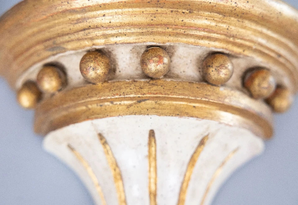 Par de soportes de pared italianos de madera dorada envejecida de los años 50 ménsulas estantes Foto 4 de 4