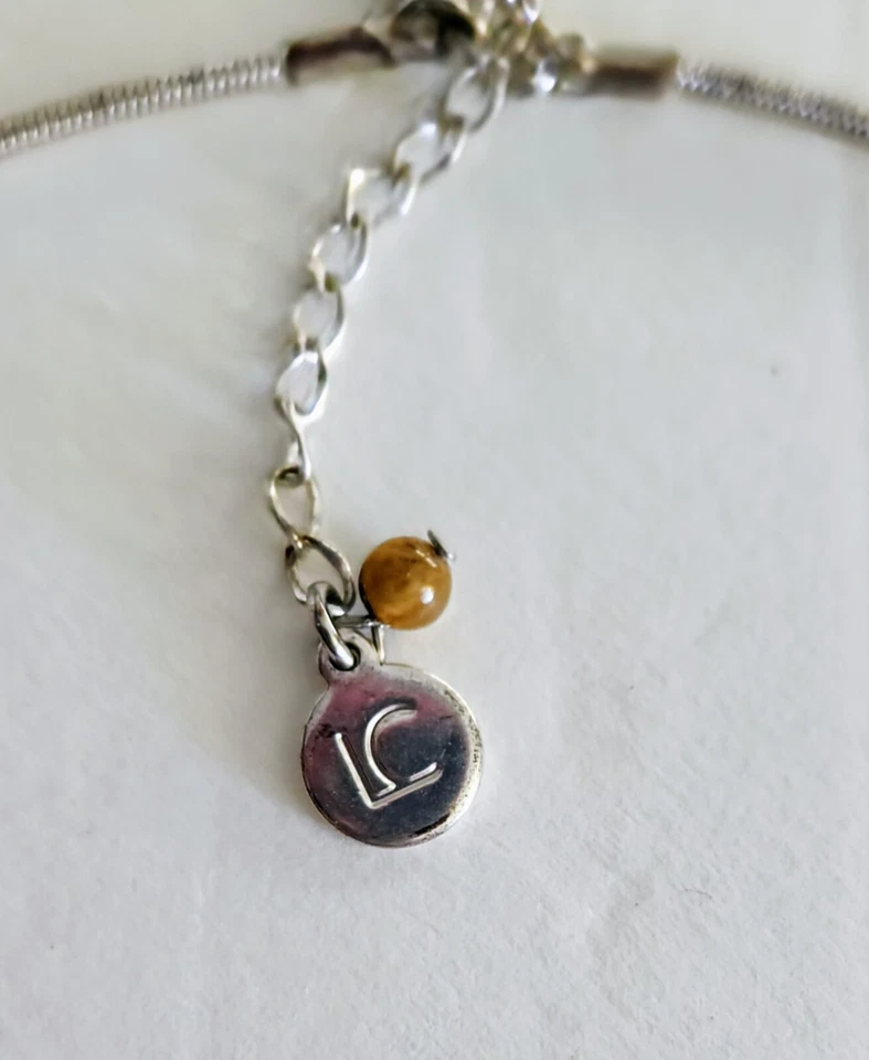 Collar Gargantilla Torgue Liz Claiborne con Colgante Ovalado Tono Negro/Plata Foto 3 de 4