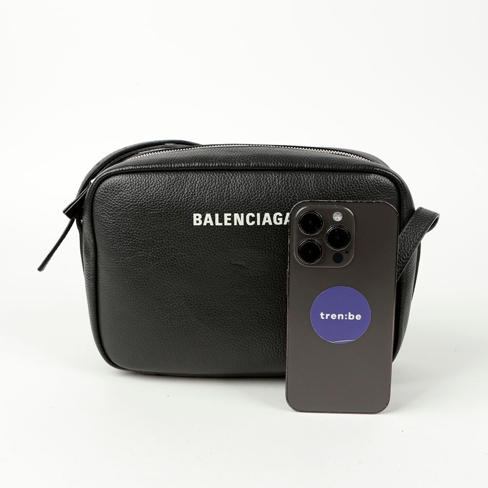 Balenciaga Everyday Medium Camera Shoulder Crossbody Bag Balenciaga Everyday Medium Camera Shoulder Crossbody Bag