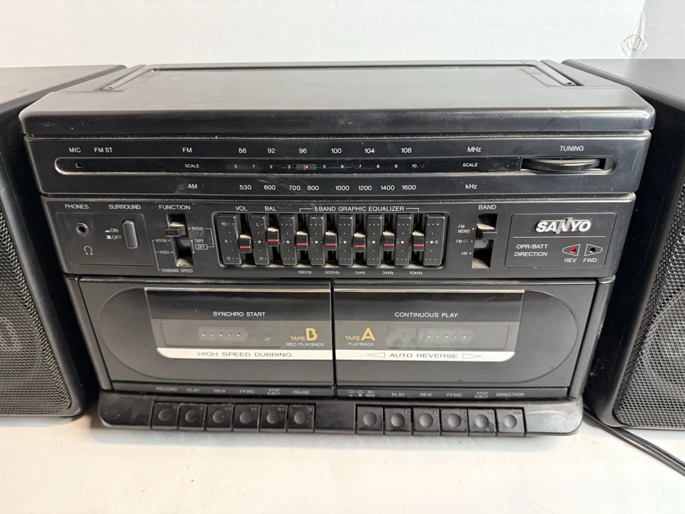 RADIO SANYO W242 DE COLECCIÓN Boombox GRABADORA DE CASETE DOBLE SONIDO ENVOLVENTE Portátil Foto 2 de 4