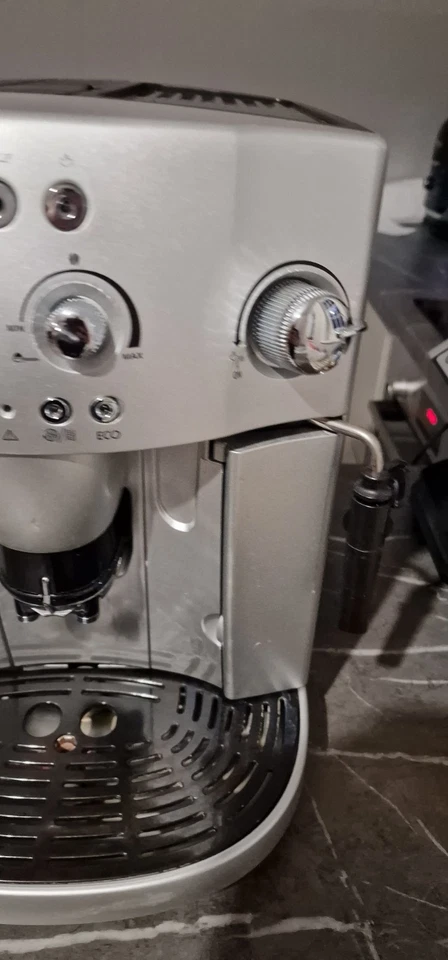 De'Longhi Magnifica ESAM4200.S, photo 4 of 5