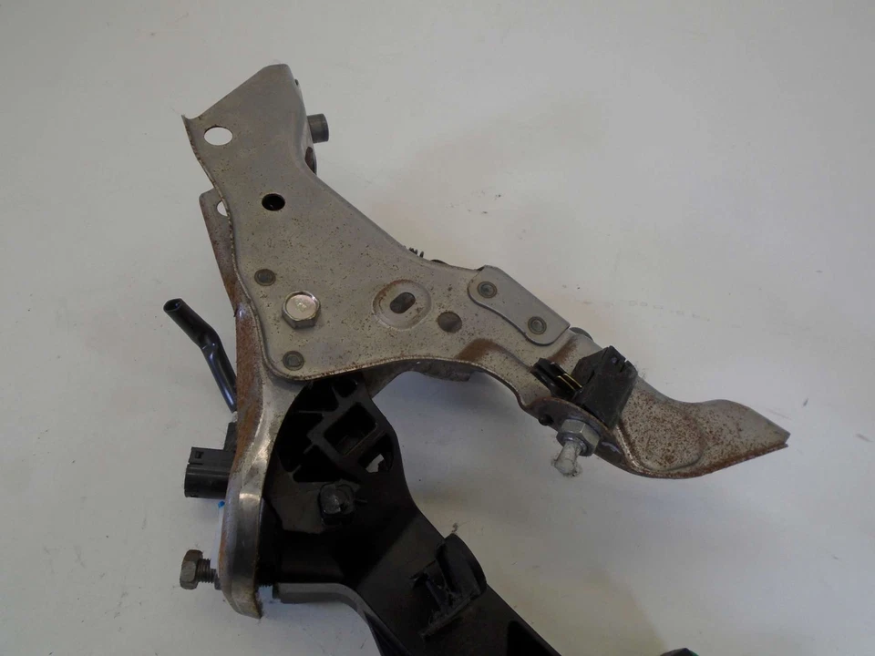 PEDAL EMBRAGUE TOYOTA AURIS TR 1.6 GASOLINA 2007-2012 - Imagen 4 de 4