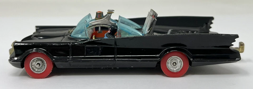 RARE Vintage 1972 Corgi 267 Batman Batmobile w/Trailer Red Tires Whizz Wheels - Image 2 of 4