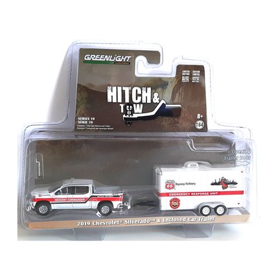 Greenlight 32190-D Chevrolet Silverado und Car Trailer - Hitch & Tow 1:64 NEU!°
