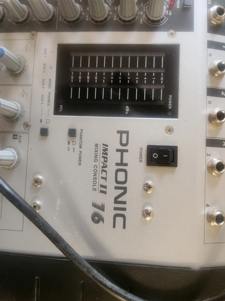 Consola de mezclas Phonic-Impact II 24 Foto 2 de 2