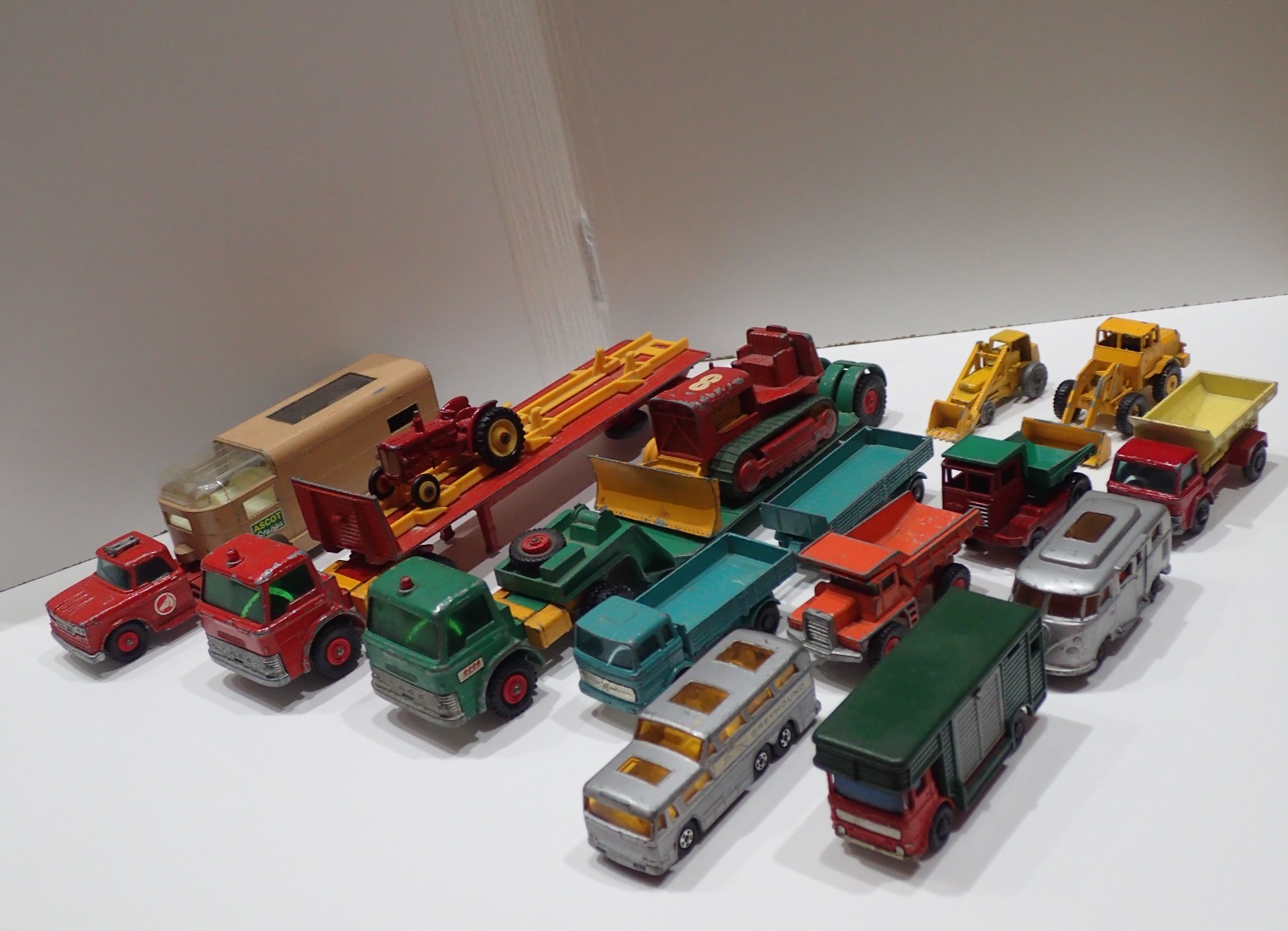 MATCHBOX BY LESNEY LOTTO DI 15 MODELLI VOLKSWAGEN MERCEDES
