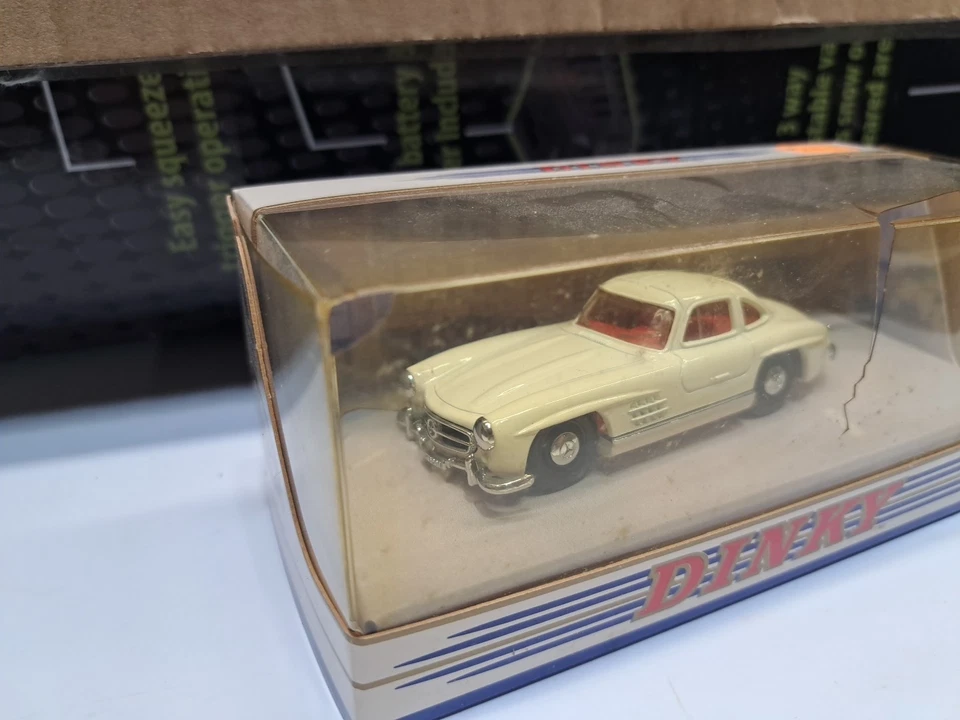 THE DINKY COLLECTION MATCHBOX DY 12 BLANCO 1955 MERCEDES BENZ 300SL 1:43 Leer Foto 2 de 4