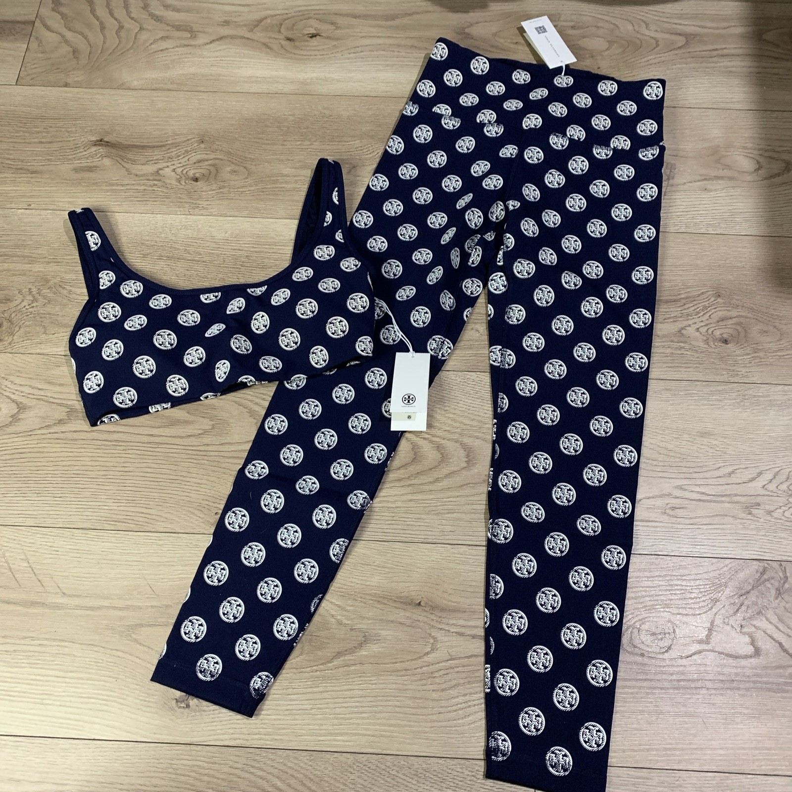 New Tory Burch ladies monogram navy compression bra & leggings size small