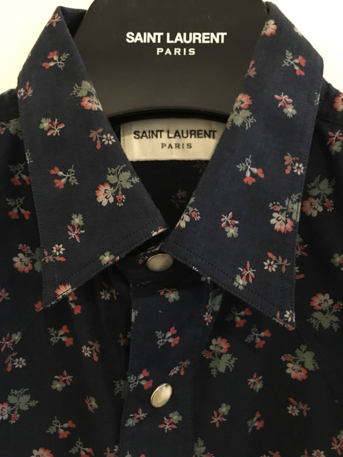 Camicia western Saint Laurent Hedi Slimane SS15 blu scuro stampa fiori 37