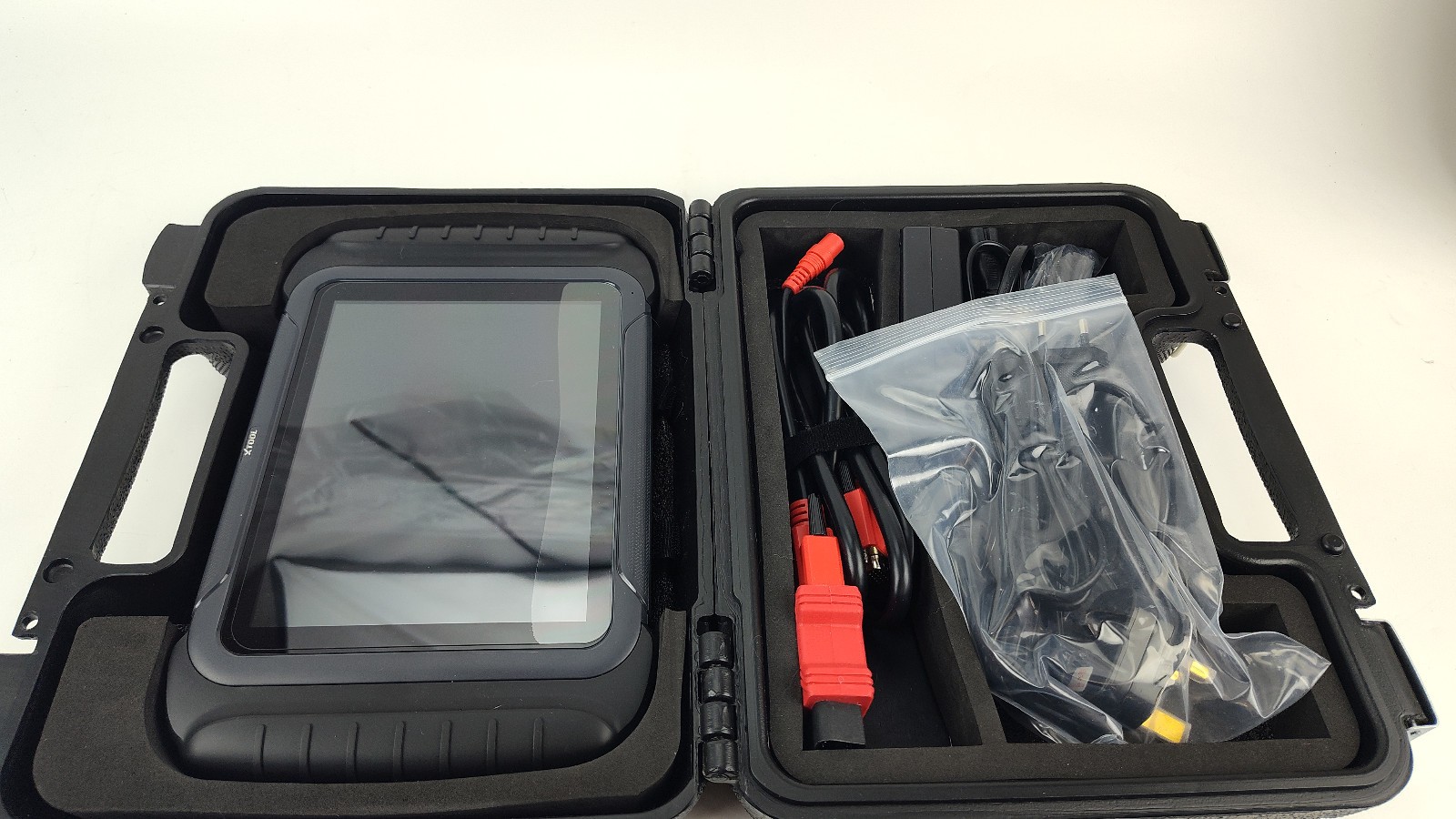 X-Tool D8S Smart Diagnostic System - Android Based Automotive Diagnostic Tablet