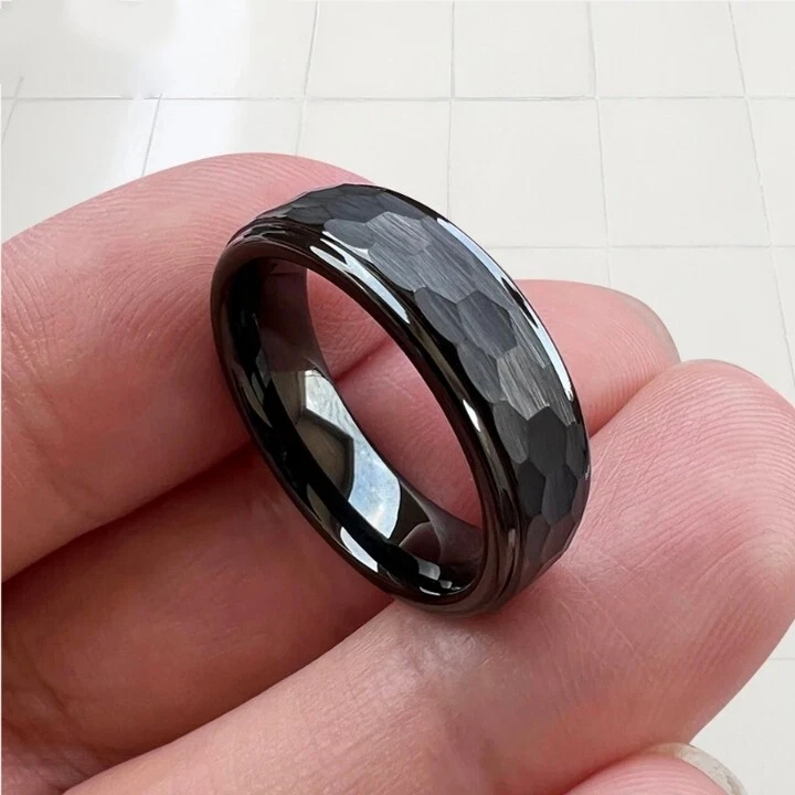 Anillo de carburo de tungsteno con bordes escalonados martillados de 6 mm banda hombres mujeres anillo de tungsteno Foto 2 de 4