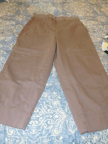 Bill Blass Crop Pants, NWT, Size 8 
