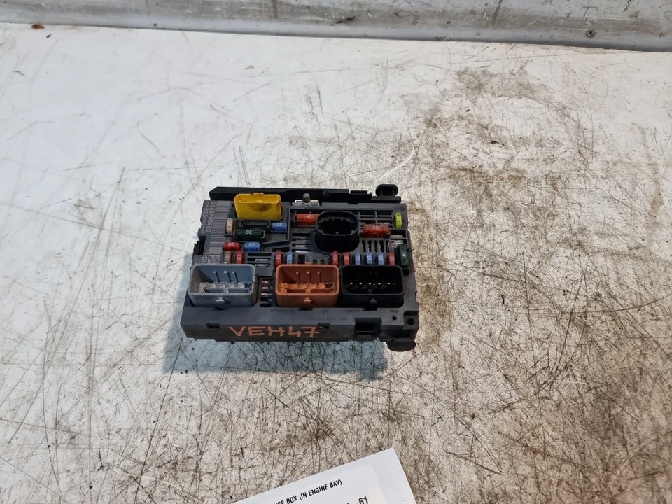 Коробка предохранителей Peugeot Partner BSM блок под капотом 1,6 дизель 2009 MK2 OEM 9666700480 - Изображение 4 из 4